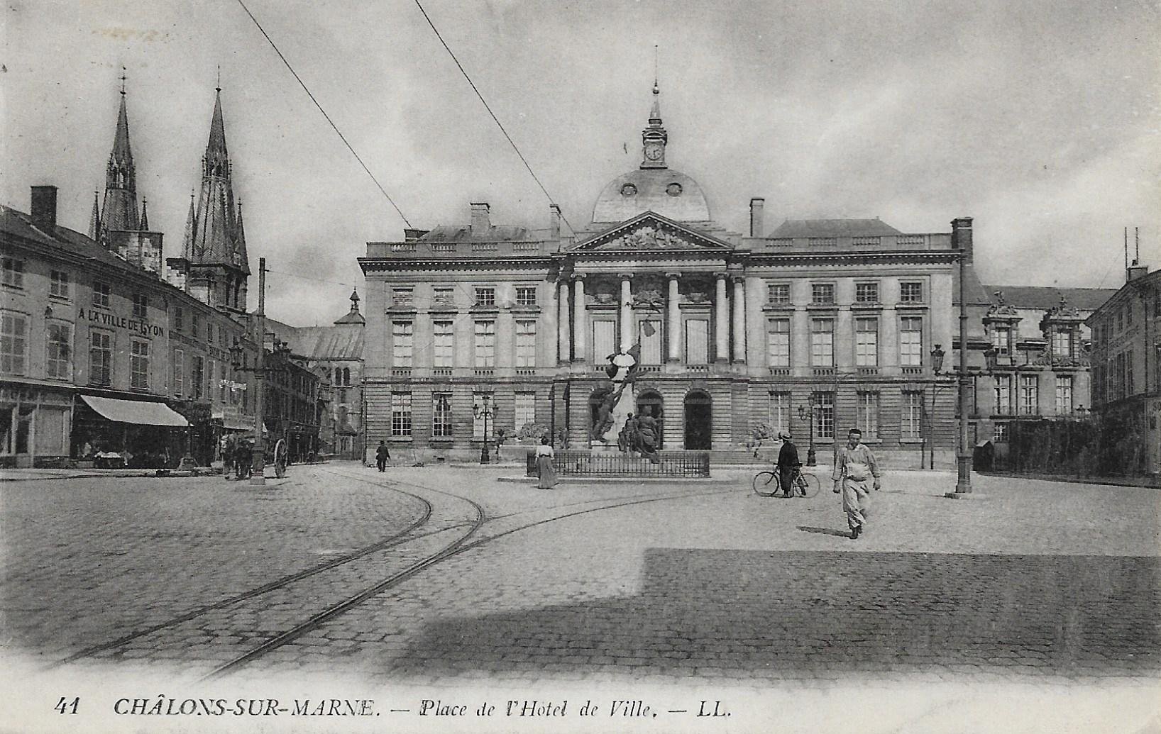 /France/FR_place_1913_CHALONS-SUR-MARNE. Place de l'Hotel de Ville.jpg